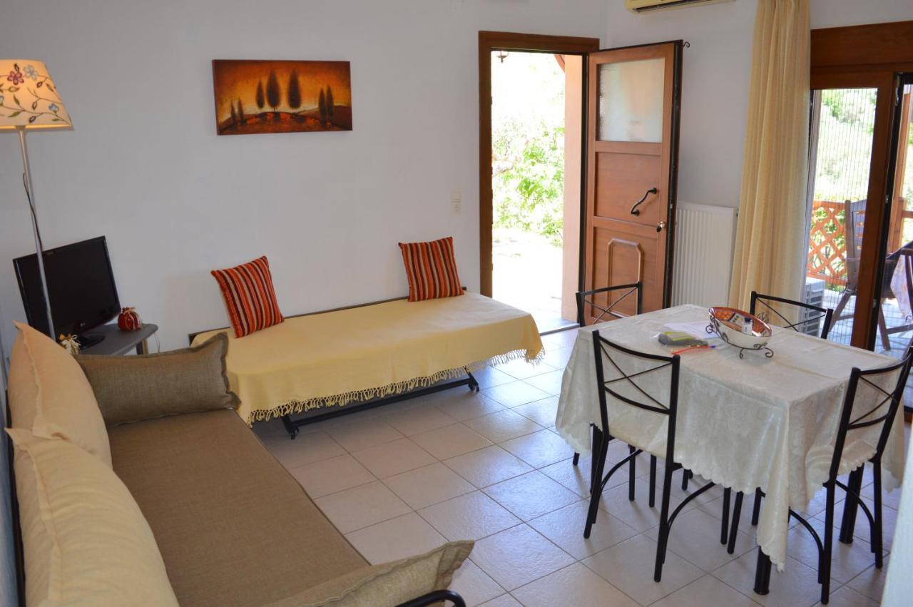 Remvi Apartments Skopelos Town Bagian luar foto