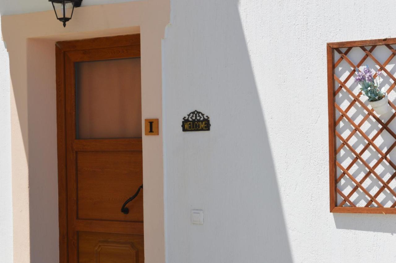 Remvi Apartments Skopelos Town Bagian luar foto