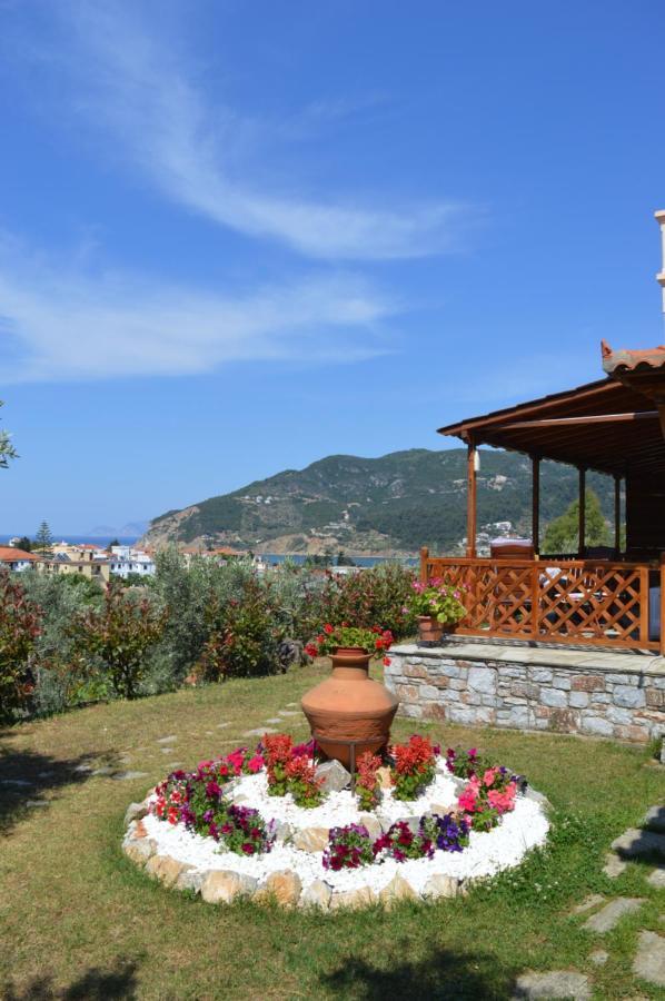 Remvi Apartments Skopelos Town Bagian luar foto