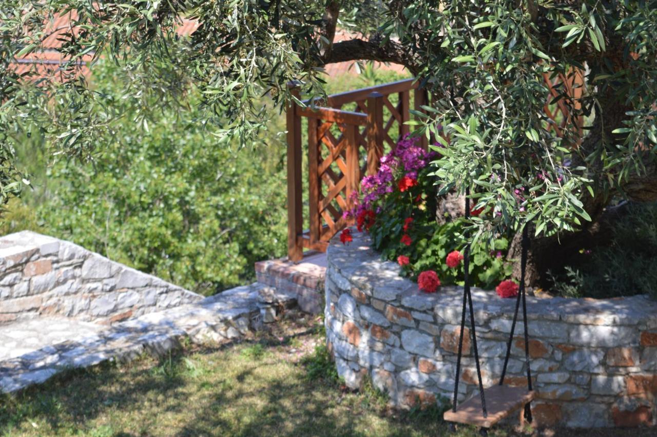 Remvi Apartments Skopelos Town Bagian luar foto