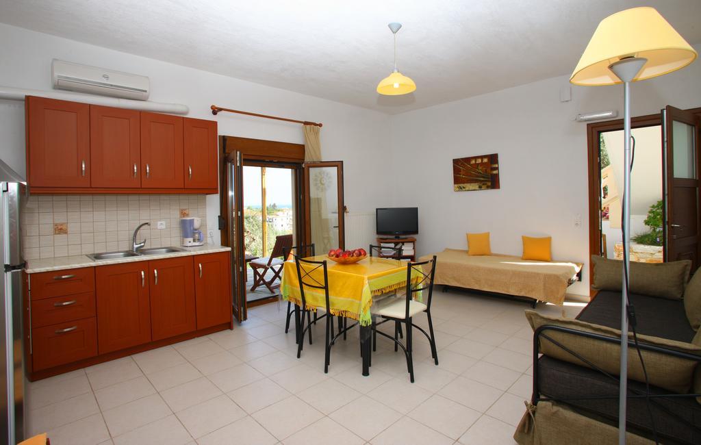 Remvi Apartments Skopelos Town Bagian luar foto